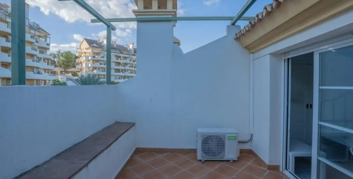 Long-term rent of duplex in Nueva Andalucía 11