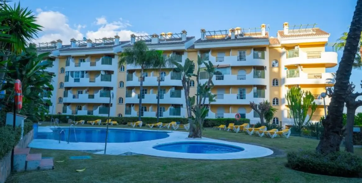 Long-term rent of duplex in Nueva Andalucía 14