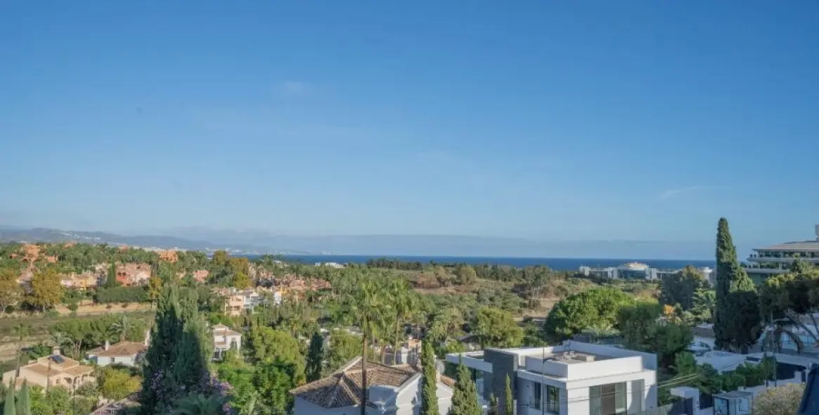 Long-term rent of duplex in Nueva Andalucía 17