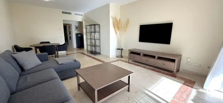 Alquiler a largo plazo de apartamento en planta baja en Atalaya 0