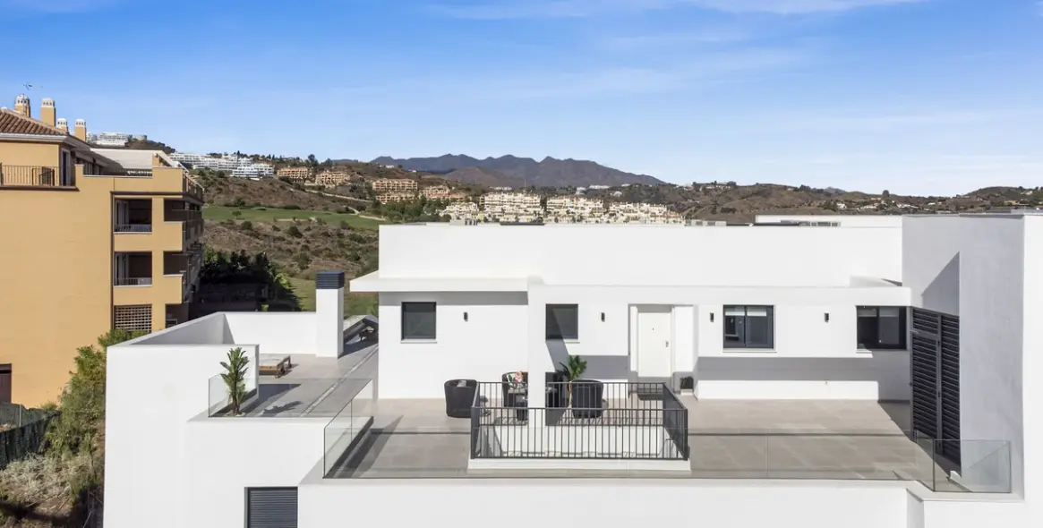 Long-term rent of penthouse in La Cala de Mijas 2