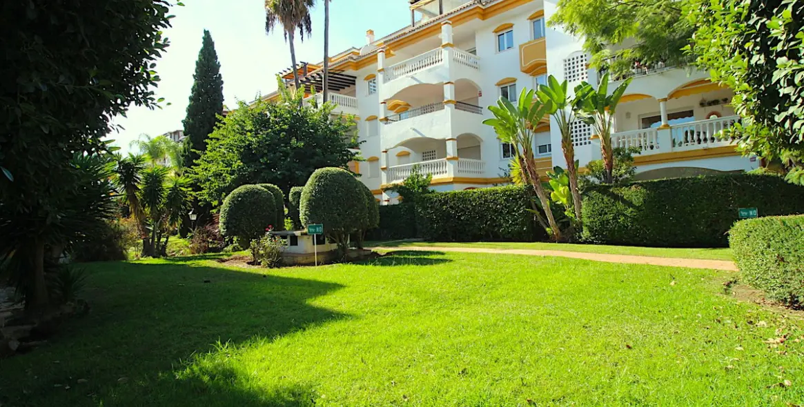 Long-term rent of penthouse in Puerto Banús 1