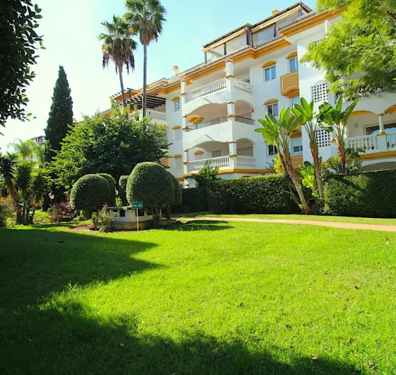 Long-term rent of penthouse in Puerto Banús