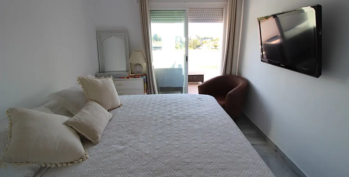 Long-term rent of penthouse in Puerto Banús 14