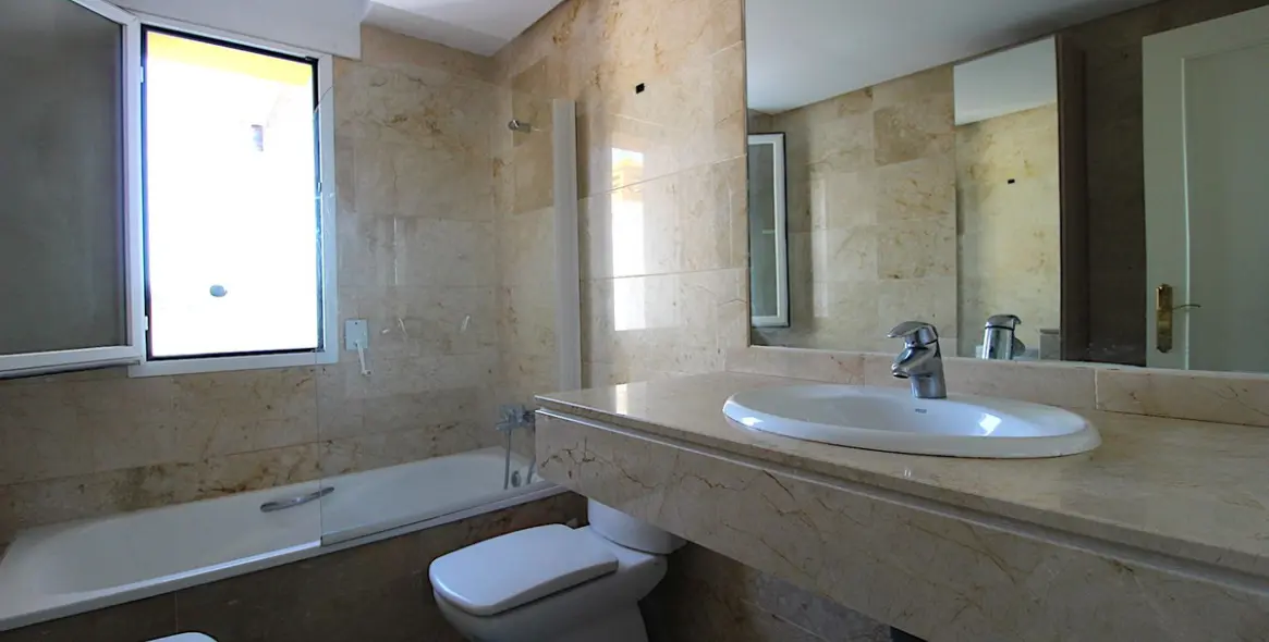 Long-term rent of penthouse in Puerto Banús 15