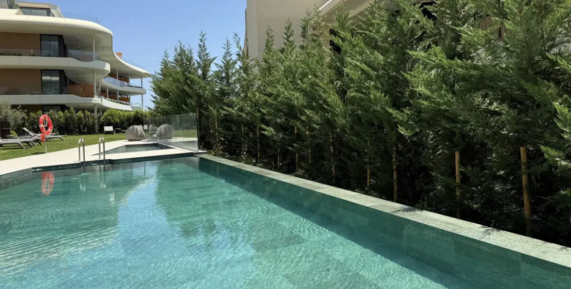 Долгосрочная аренда апартаментов на среднем этаже в Higueron 1