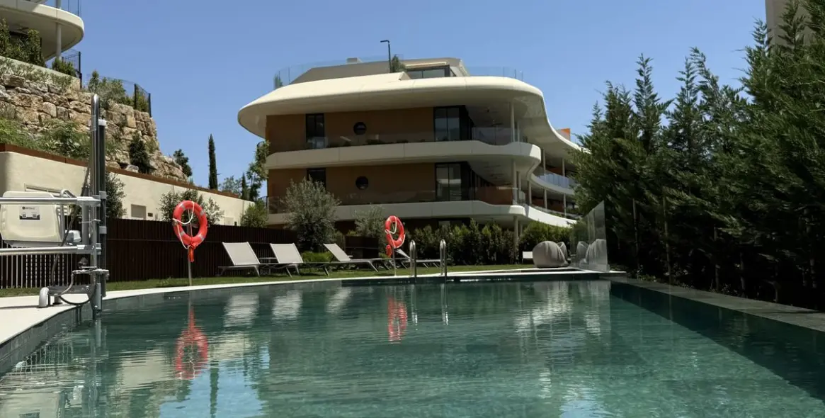 Долгосрочная аренда апартаментов на среднем этаже в Higueron 2