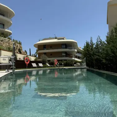 Долгосрочная аренда апартаментов на среднем этаже в Higueron