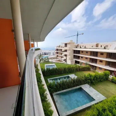 Долгосрочная аренда апартаментов на среднем этаже в Higueron