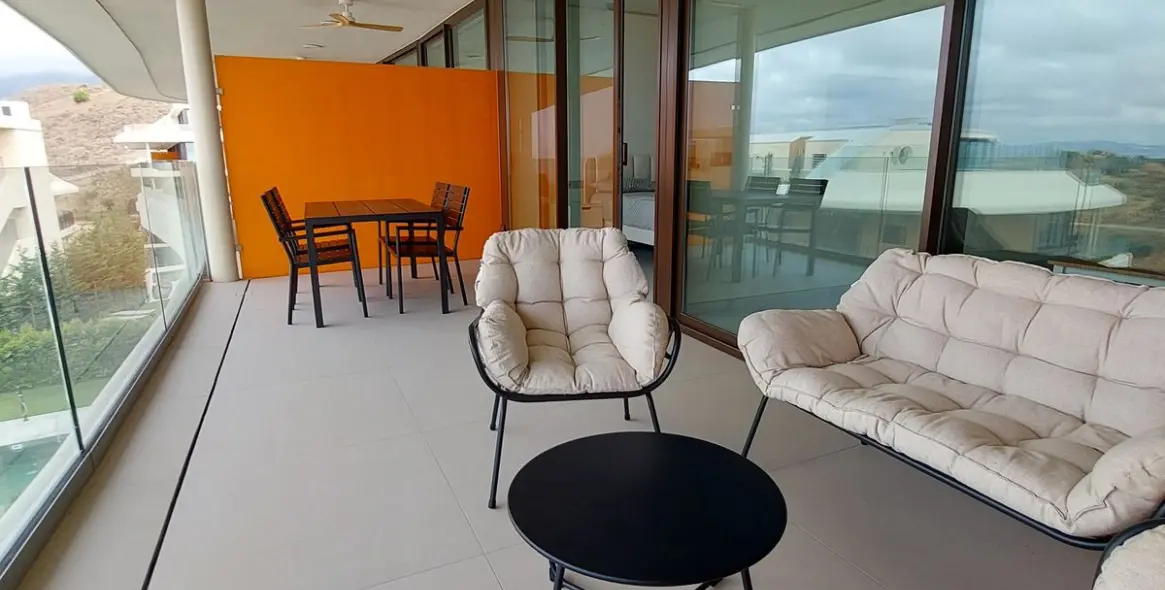 Долгосрочная аренда апартаментов на среднем этаже в Higueron 5