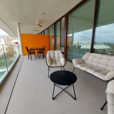 Долгосрочная аренда апартаментов на среднем этаже в Higueron