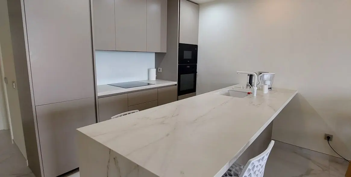 Долгосрочная аренда апартаментов на среднем этаже в Higueron 7