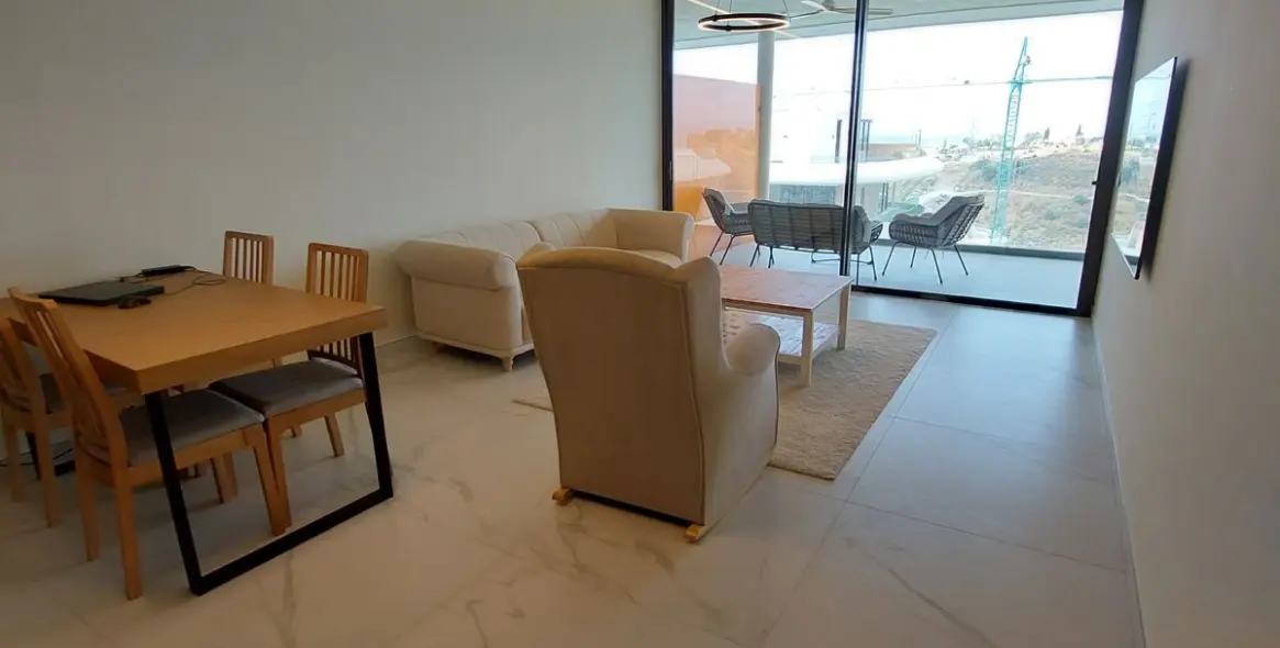 Долгосрочная аренда апартаментов на среднем этаже в Higueron 8