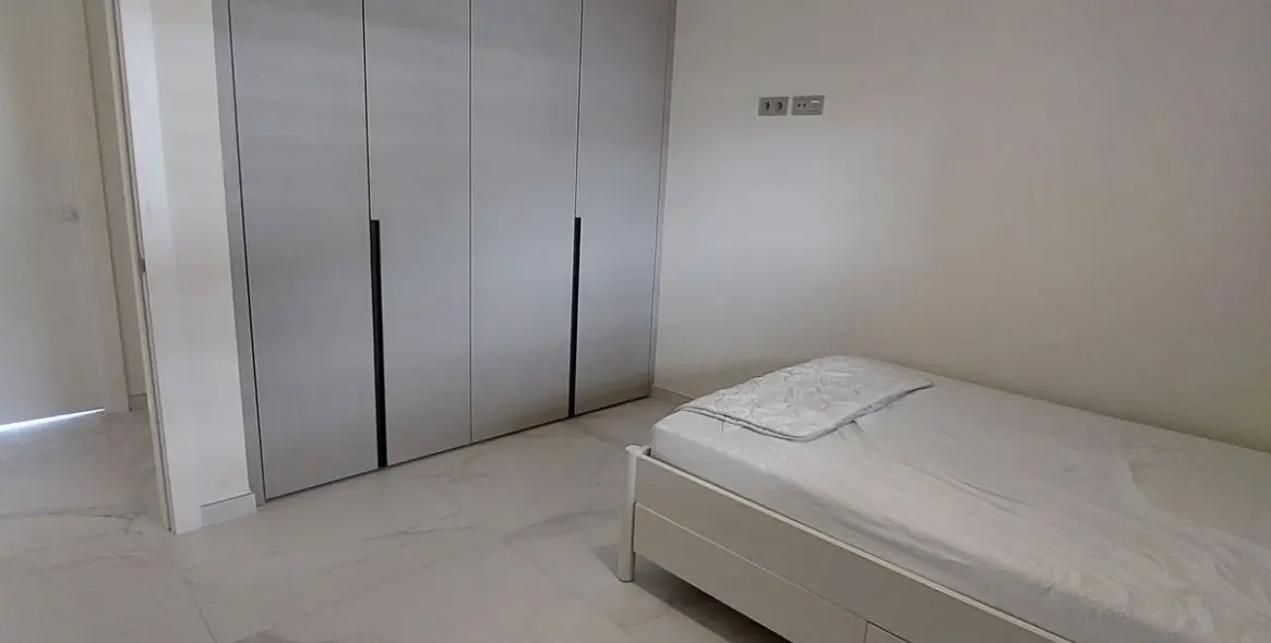 Долгосрочная аренда апартаментов на среднем этаже в Higueron 14