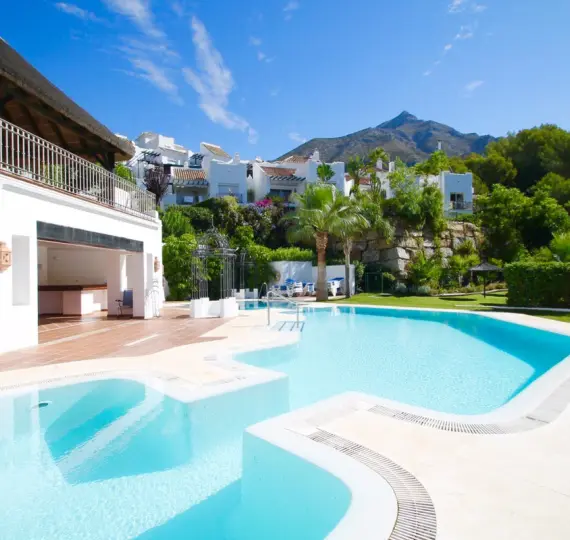 Long-term rent of semi-detached house in Istán