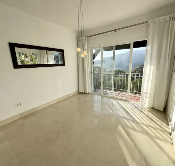 Long-term rent of semi-detached house in Istán