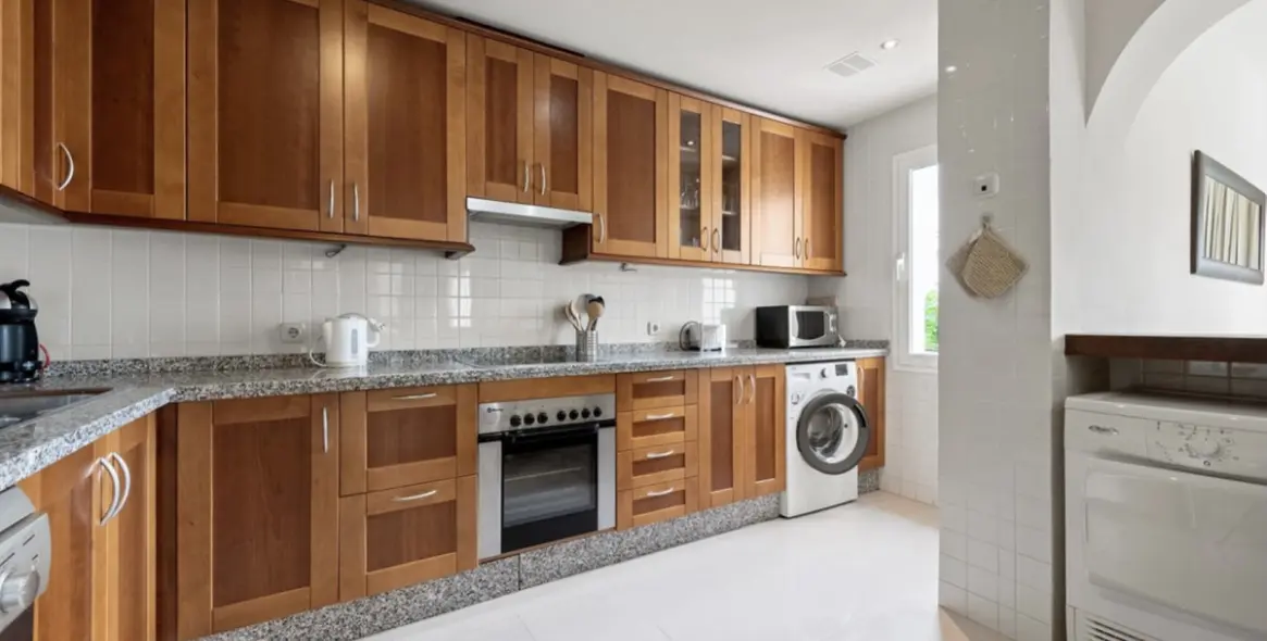 Long-term rent of semi-detached house in Istán 7