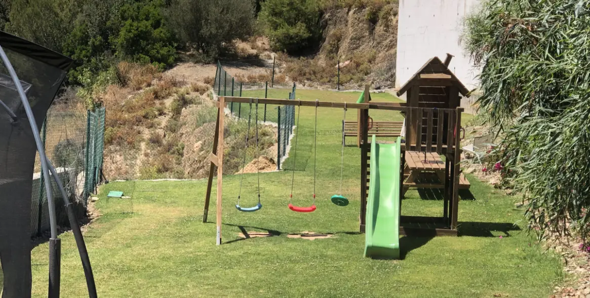 Long-term rent of semi-detached house in Istán 9