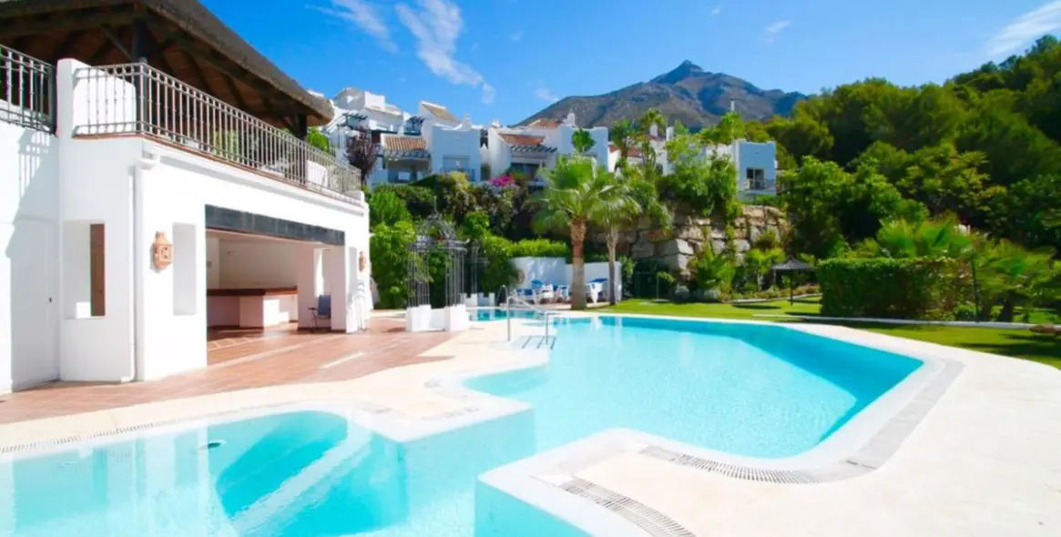 Long-term rent of semi-detached house in Istán 18