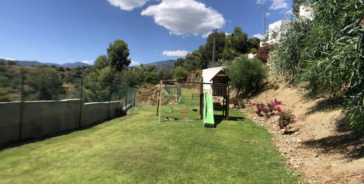 Long-term rent of semi-detached house in Istán 19