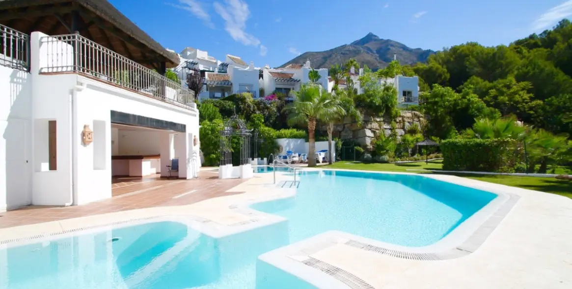 Long-term rent of semi-detached house in Istán 20