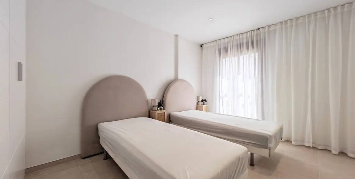 Long-term rent of ground floor apartment in Nueva Andalucía 14