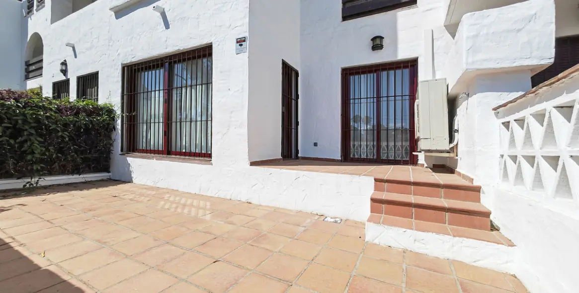 Long-term rent of ground floor apartment in Nueva Andalucía 18