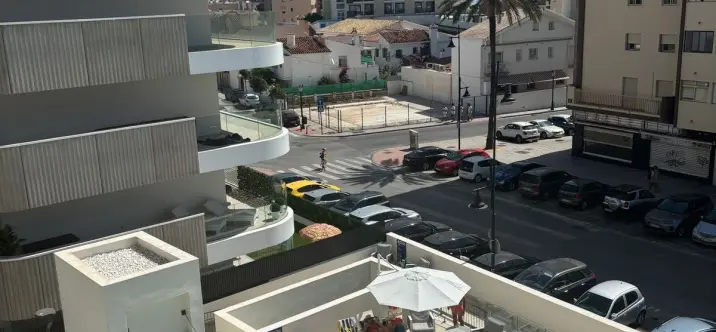Alquiler a largo plazo de apartamento en planta media en Fuengirola 1