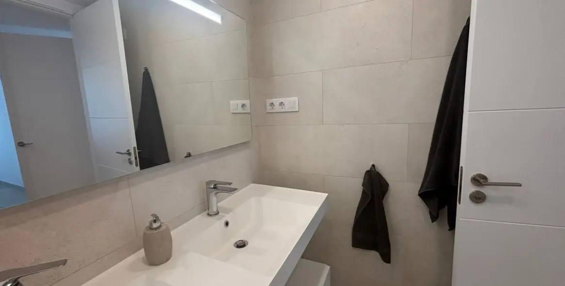 Alquiler a largo plazo de apartamento en planta media en Fuengirola 41