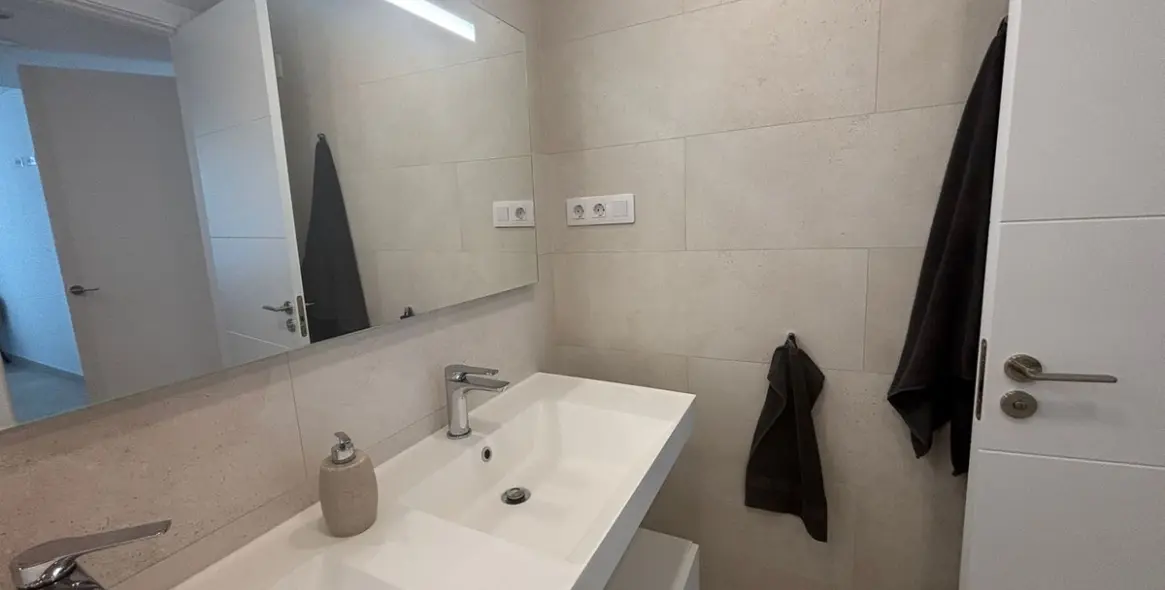 Alquiler a largo plazo de apartamento en planta media en Fuengirola 44