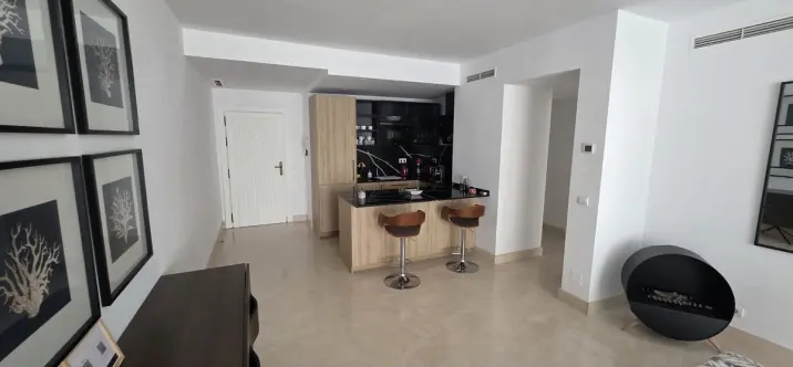 Long-term rent of middle floor apartment in Nueva Andalucía 3