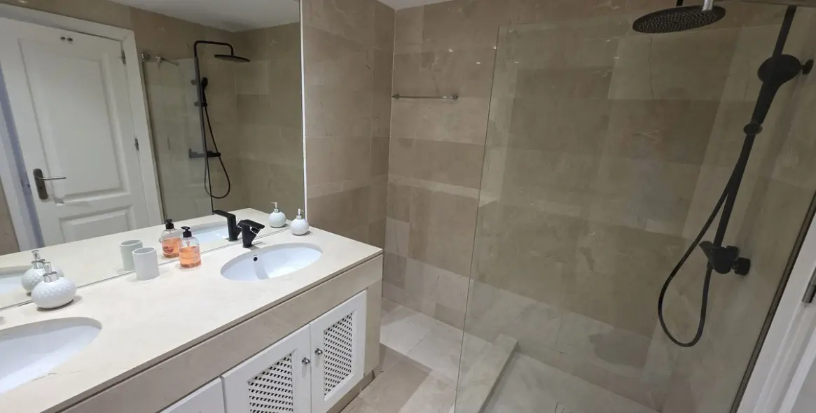 Long-term rent of middle floor apartment in Nueva Andalucía 13