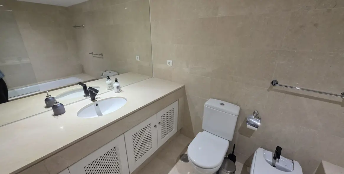 Long-term rent of middle floor apartment in Nueva Andalucía 16