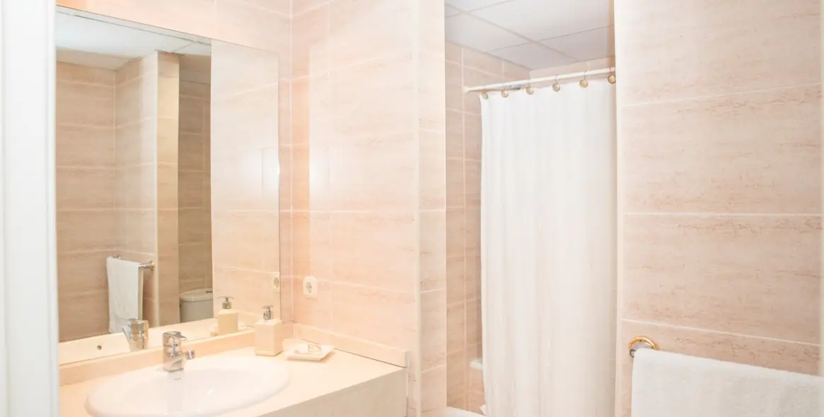 Долгосрочная аренда двухуровневого пентхауса в Guadalmina Baja 25