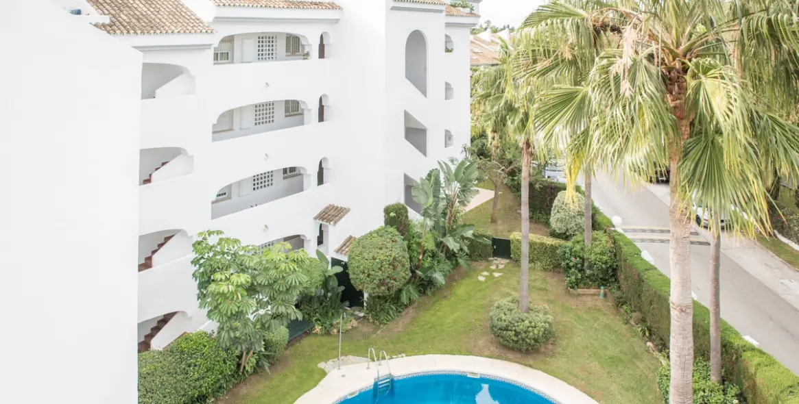 Долгосрочная аренда двухуровневого пентхауса в Guadalmina Baja 27