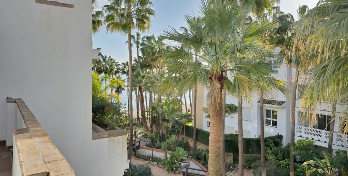 Долгосрочная аренда апартаментов на первом этаже в Marbella (район Marbella) 1