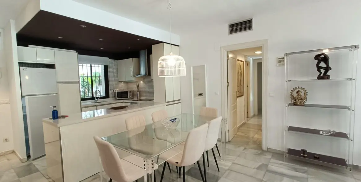 Долгосрочная аренда апартаментов на первом этаже в Puerto Banús 4