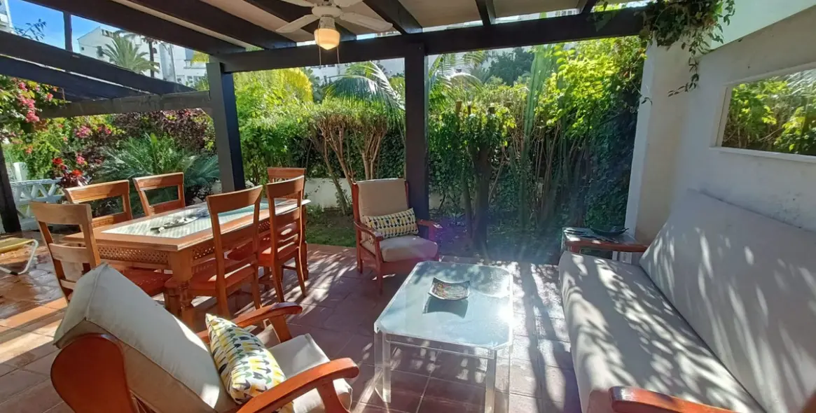 Долгосрочная аренда апартаментов на первом этаже в Puerto Banús 12