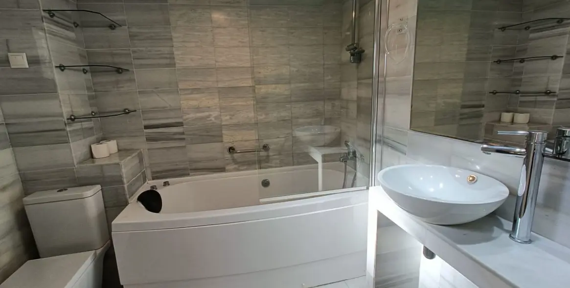 Долгосрочная аренда апартаментов на первом этаже в Puerto Banús 16