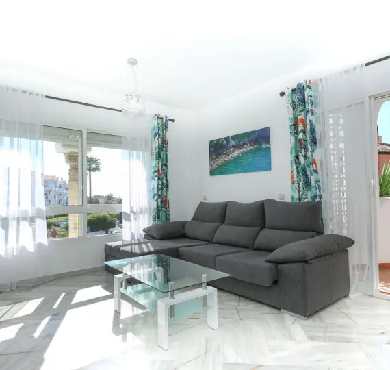 Долгосрочная аренда двухуровневого пентхауса в Calahonda