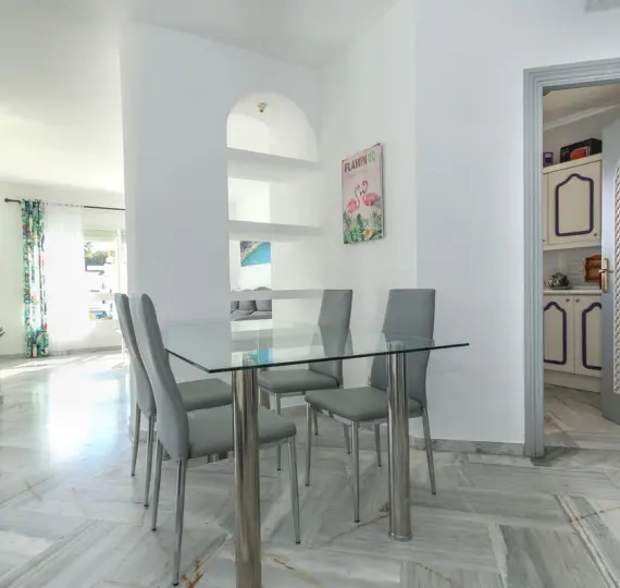 Долгосрочная аренда двухуровневого пентхауса в Calahonda