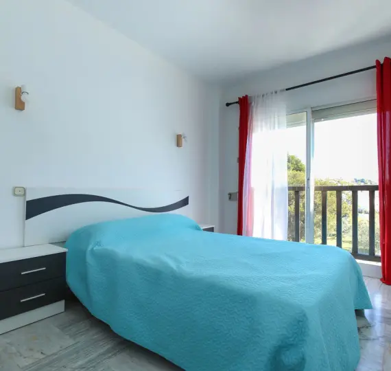 Долгосрочная аренда двухуровневого пентхауса в Calahonda