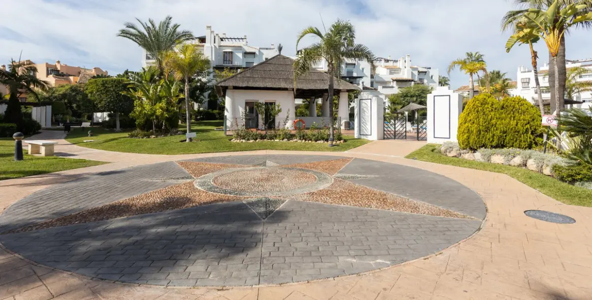 Alquiler a largo plazo de apartamento en planta baja en San Pedro de Alcántara 2