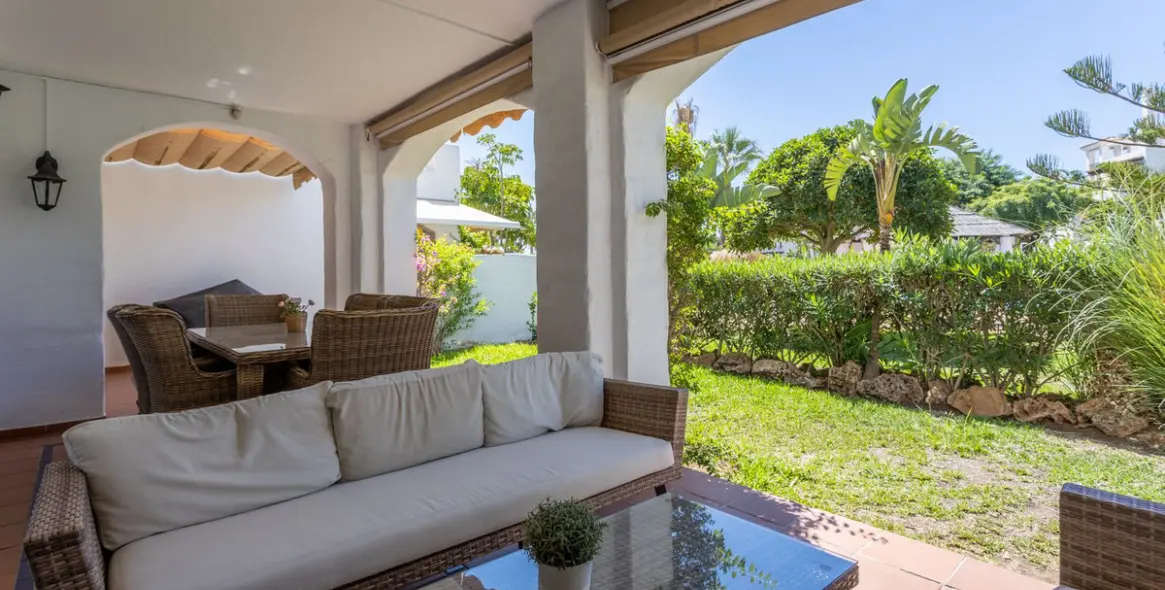 Alquiler a largo plazo de apartamento en planta baja en San Pedro de Alcántara 11