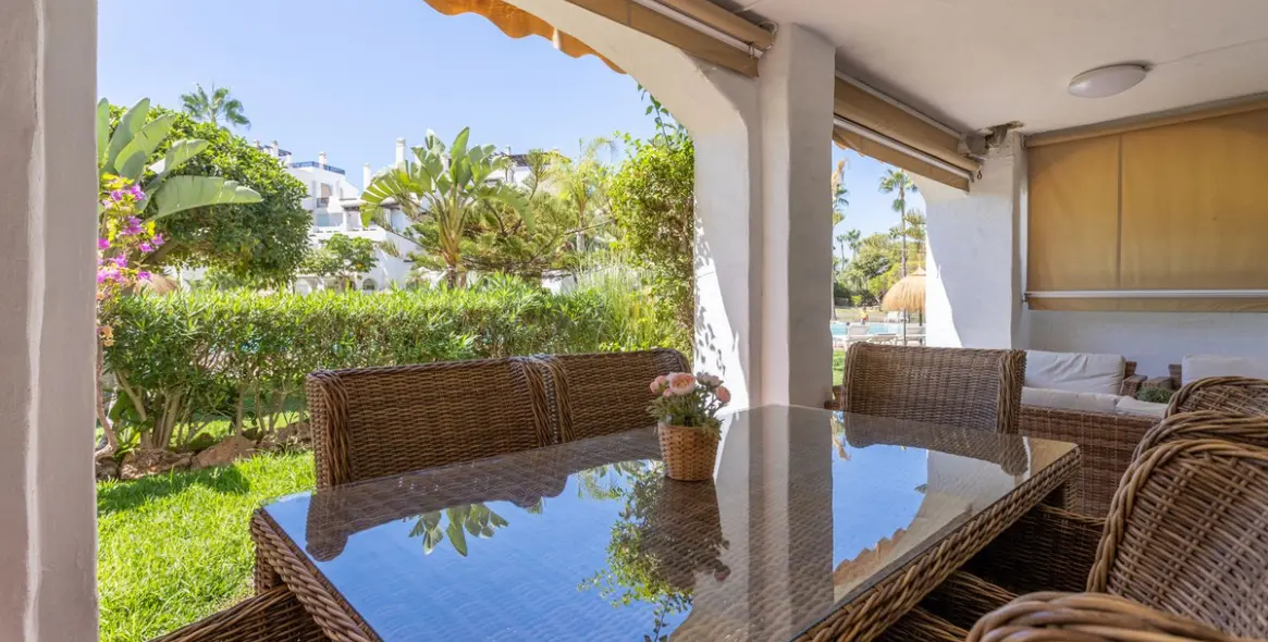 Alquiler a largo plazo de apartamento en planta baja en San Pedro de Alcántara 12