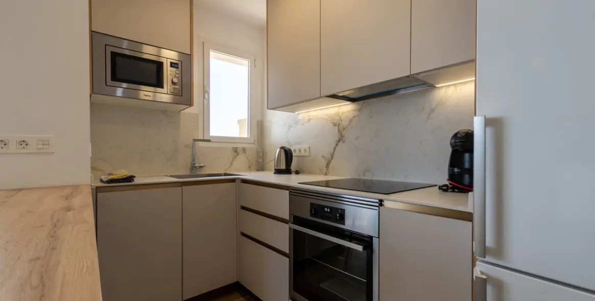 Long-term rent of middle floor apartment in Elviria 8