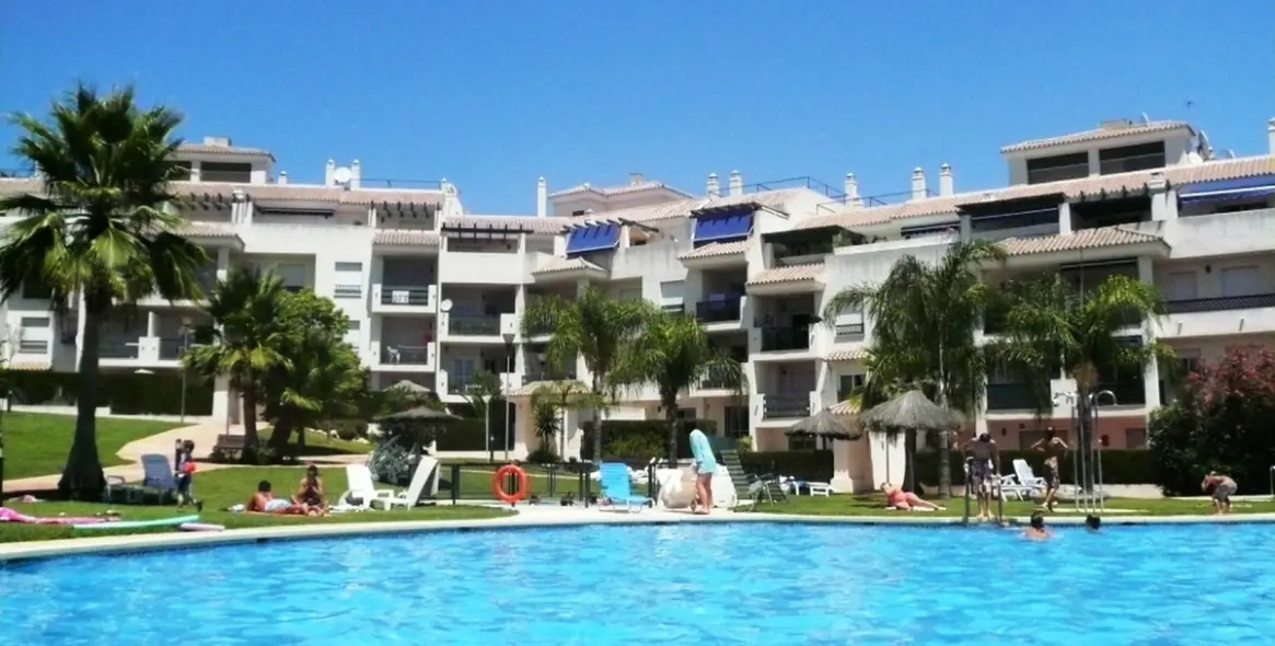 Долгосрочная аренда апартаментов на первом этаже в Marbella (район Marbella) 1