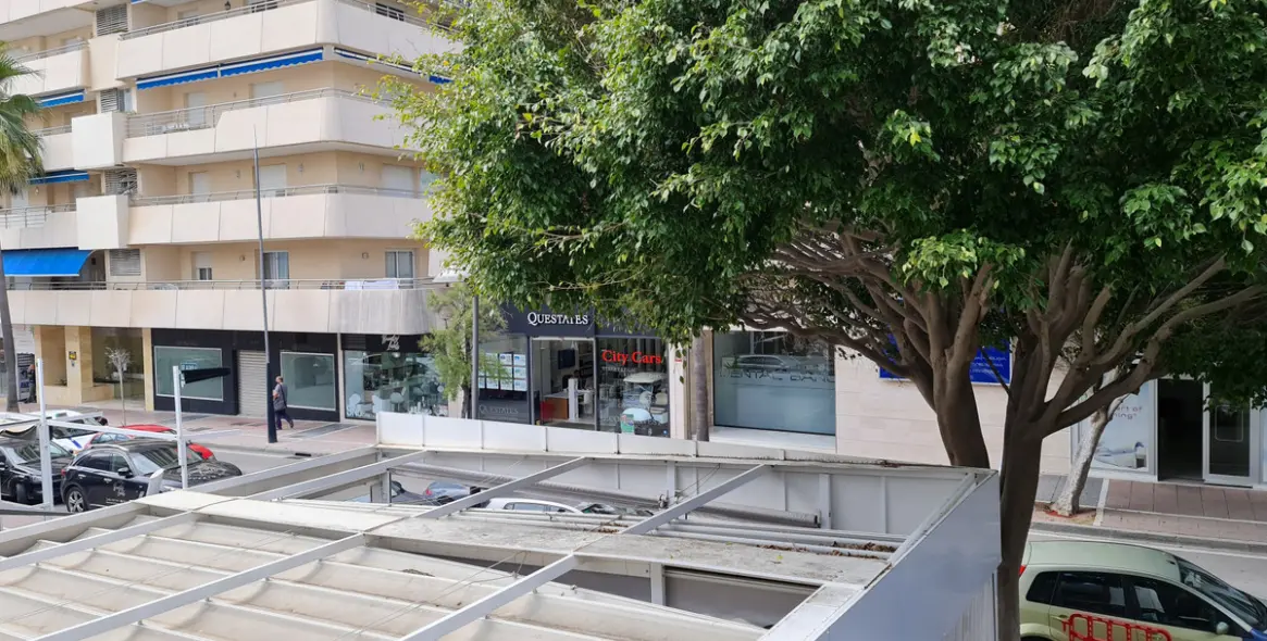 Long-term rent of office in Puerto Banús 8