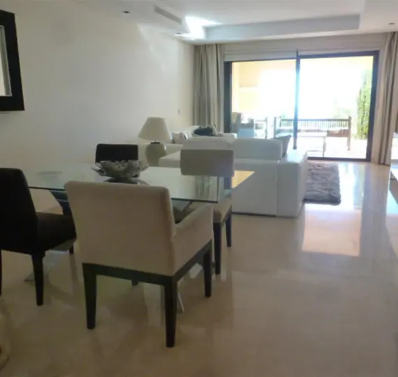 Долгосрочная аренда апартаментов на среднем этаже в La Quinta