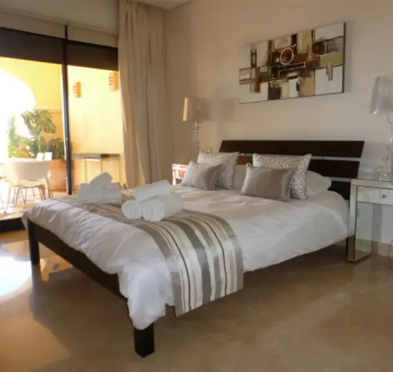 Долгосрочная аренда апартаментов на среднем этаже в La Quinta